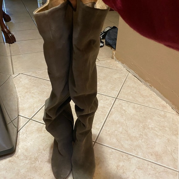 Tall boots - Picture 3 of 6